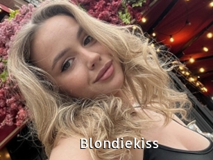 Blondiekiss