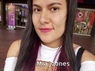 Mia_joones