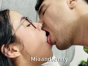 Miaandtonny